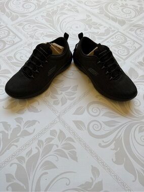 Skechers Men’s Black Low-Profile Athletic Sneakers